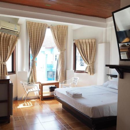 Relax Guesthouse Patong Екстериор снимка