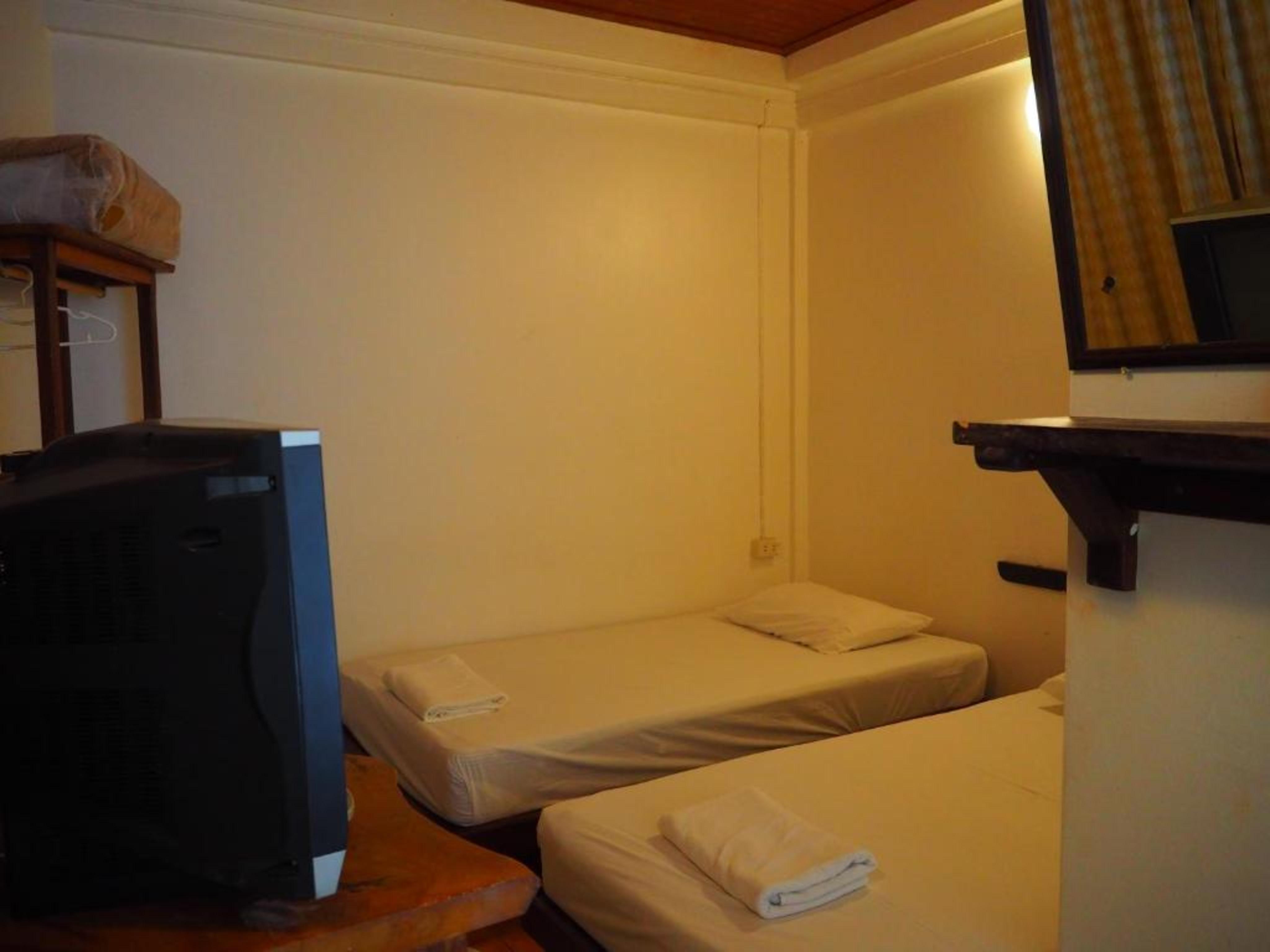 Relax Guesthouse Patong Екстериор снимка