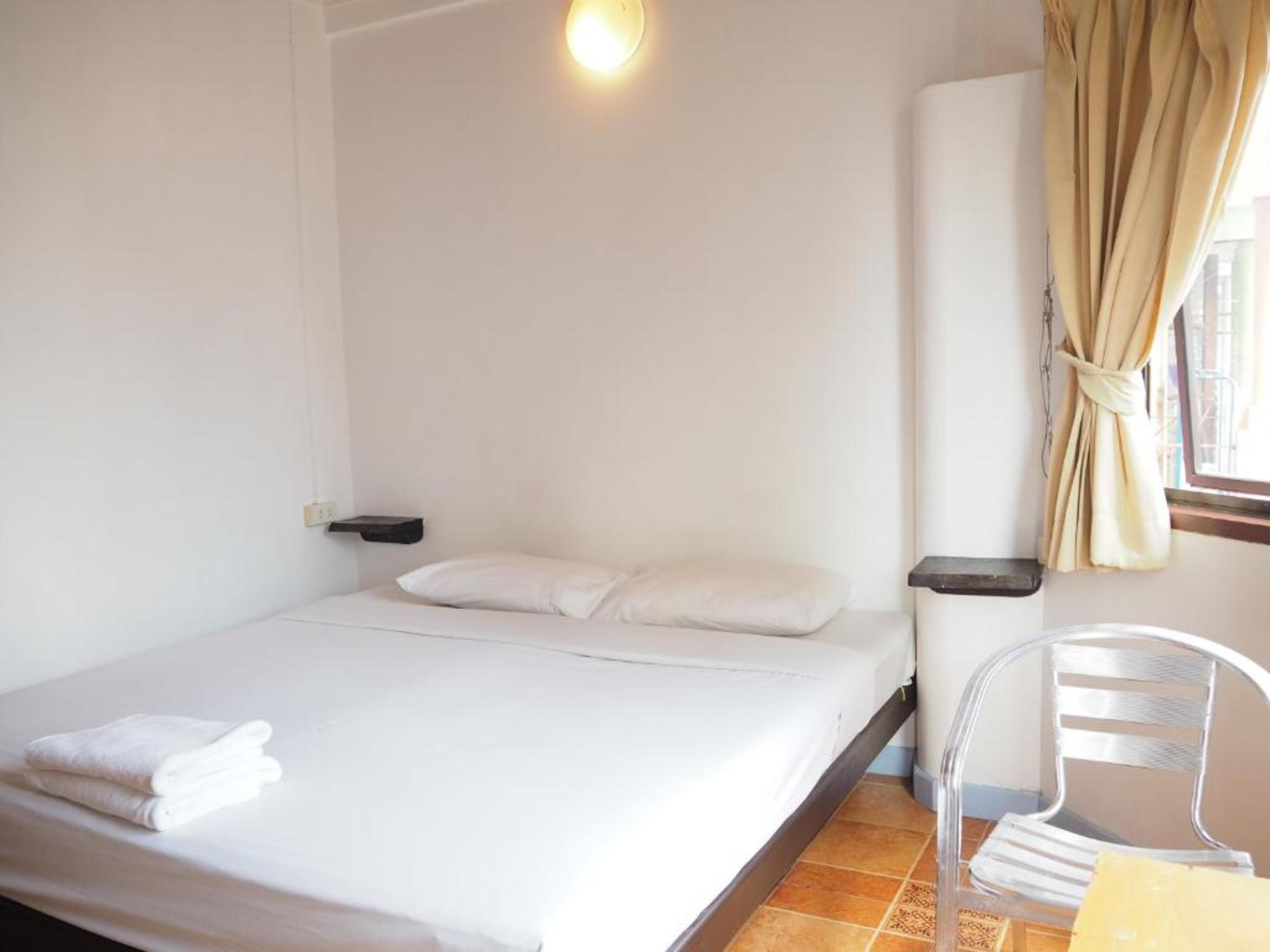 Relax Guesthouse Patong Екстериор снимка