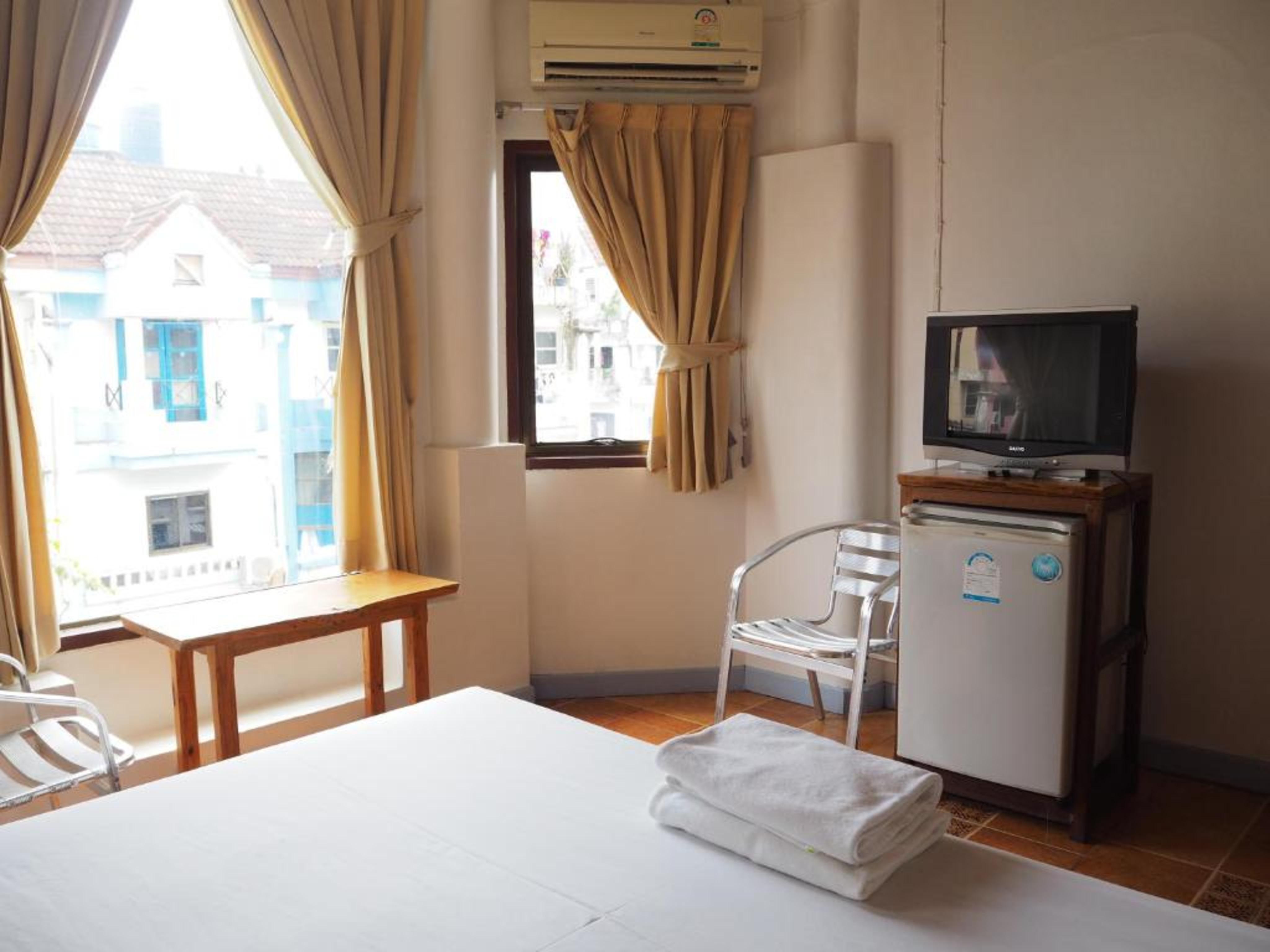 Relax Guesthouse Patong Екстериор снимка