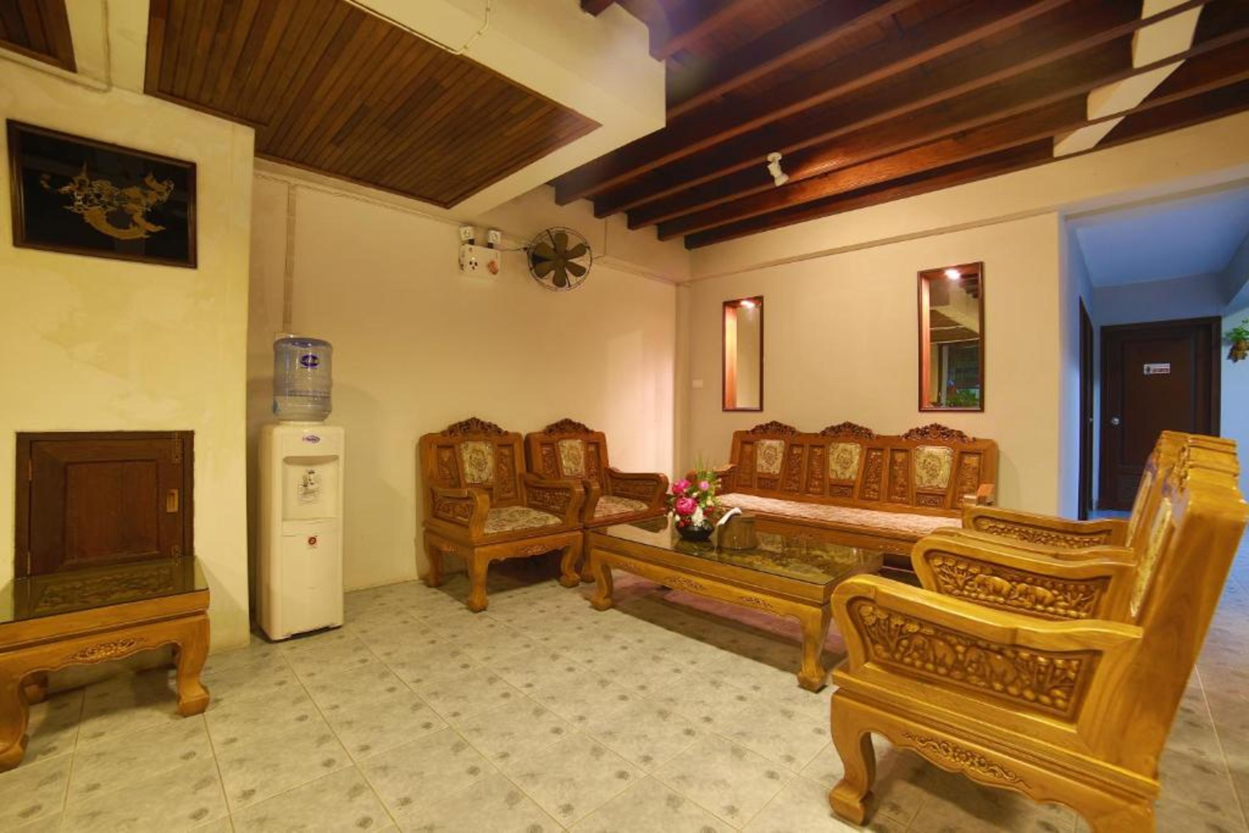 Relax Guesthouse Patong Екстериор снимка