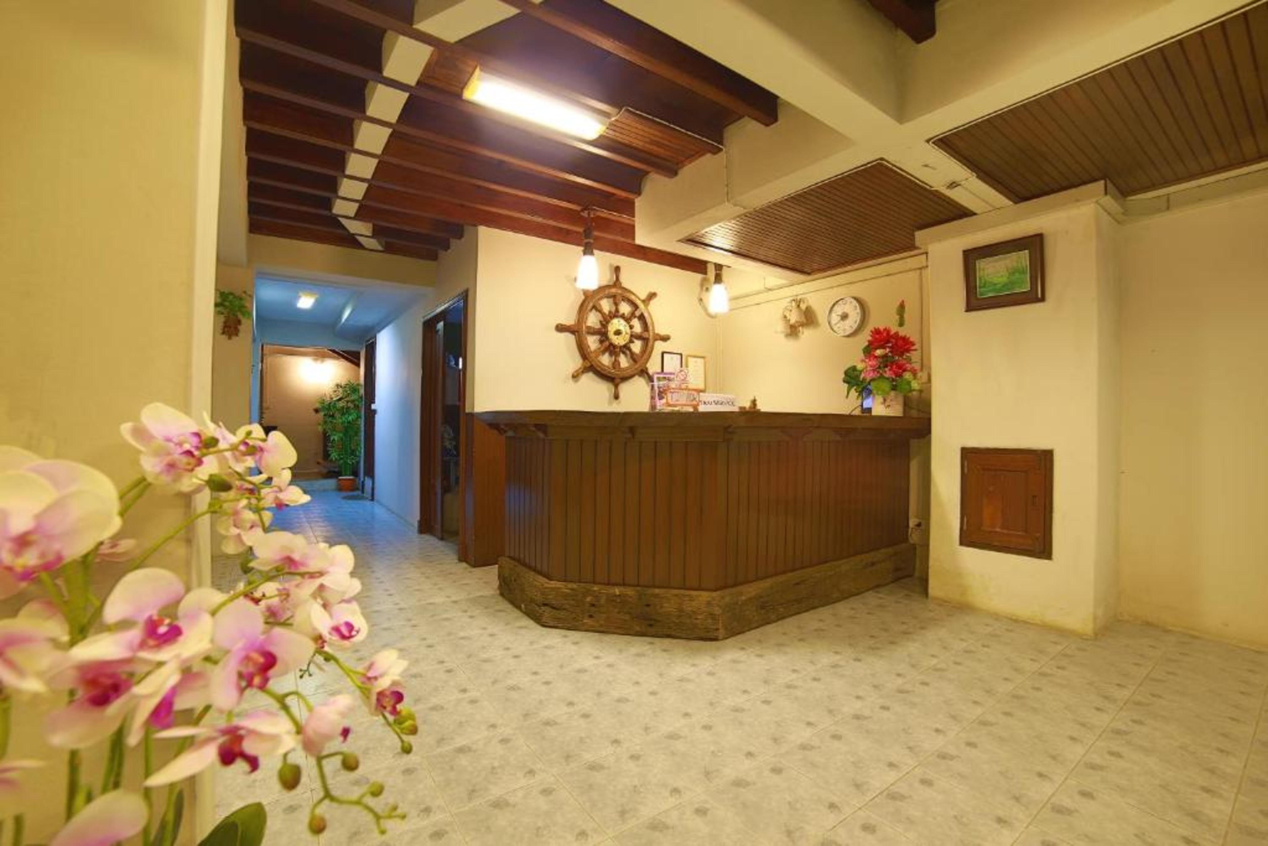 Relax Guesthouse Patong Екстериор снимка