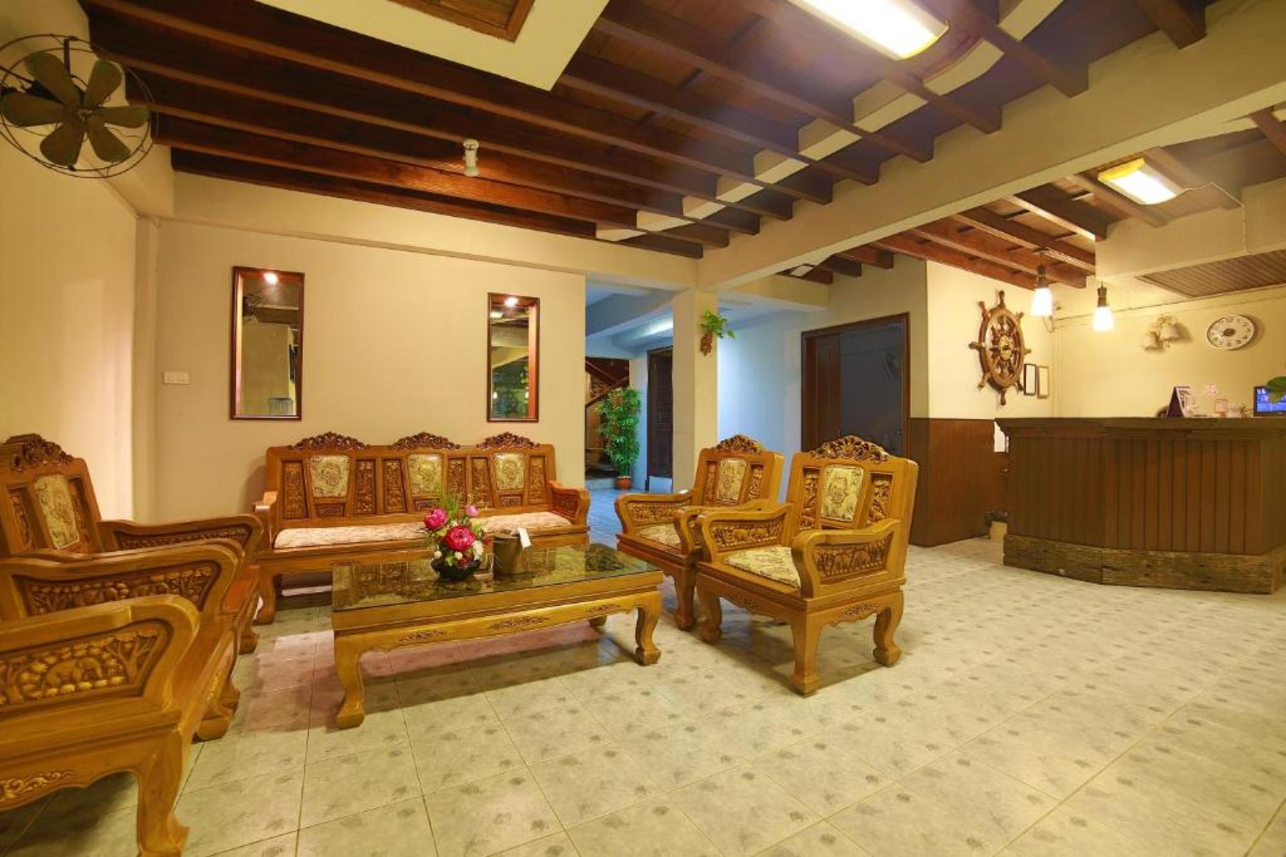 Relax Guesthouse Patong Екстериор снимка