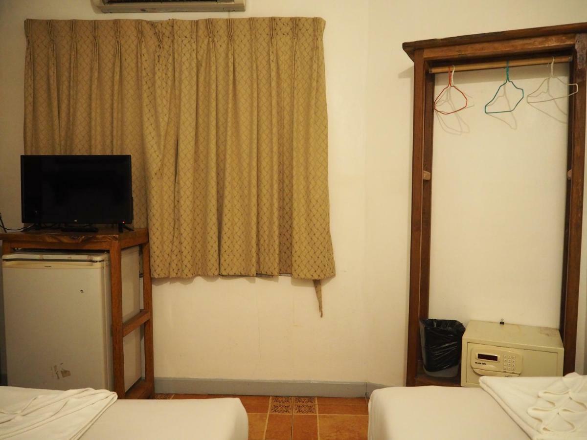 Relax Guesthouse Patong Стая снимка